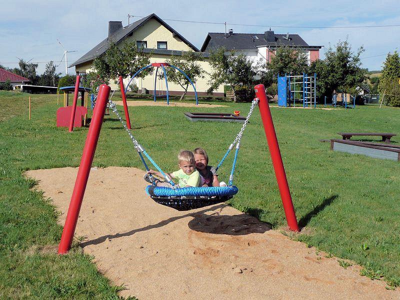 Kleinkinder-Nestschaukel - Außenspielgerät für Kitas, Grundschulen und Spielplätze