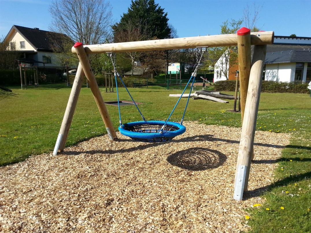 Nestschaukel - Douglasie - Außenspielgerät für Kitas, Grundschulen und Spielplätze