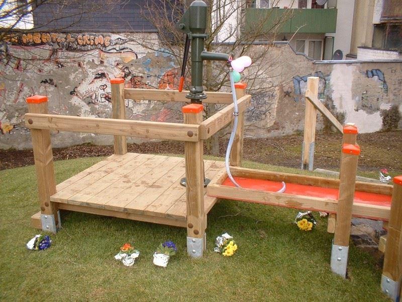 Matschanlage - Wasserspielanlage mit Pumpe - Außenspielgerät für Kitas und Spielplätze
