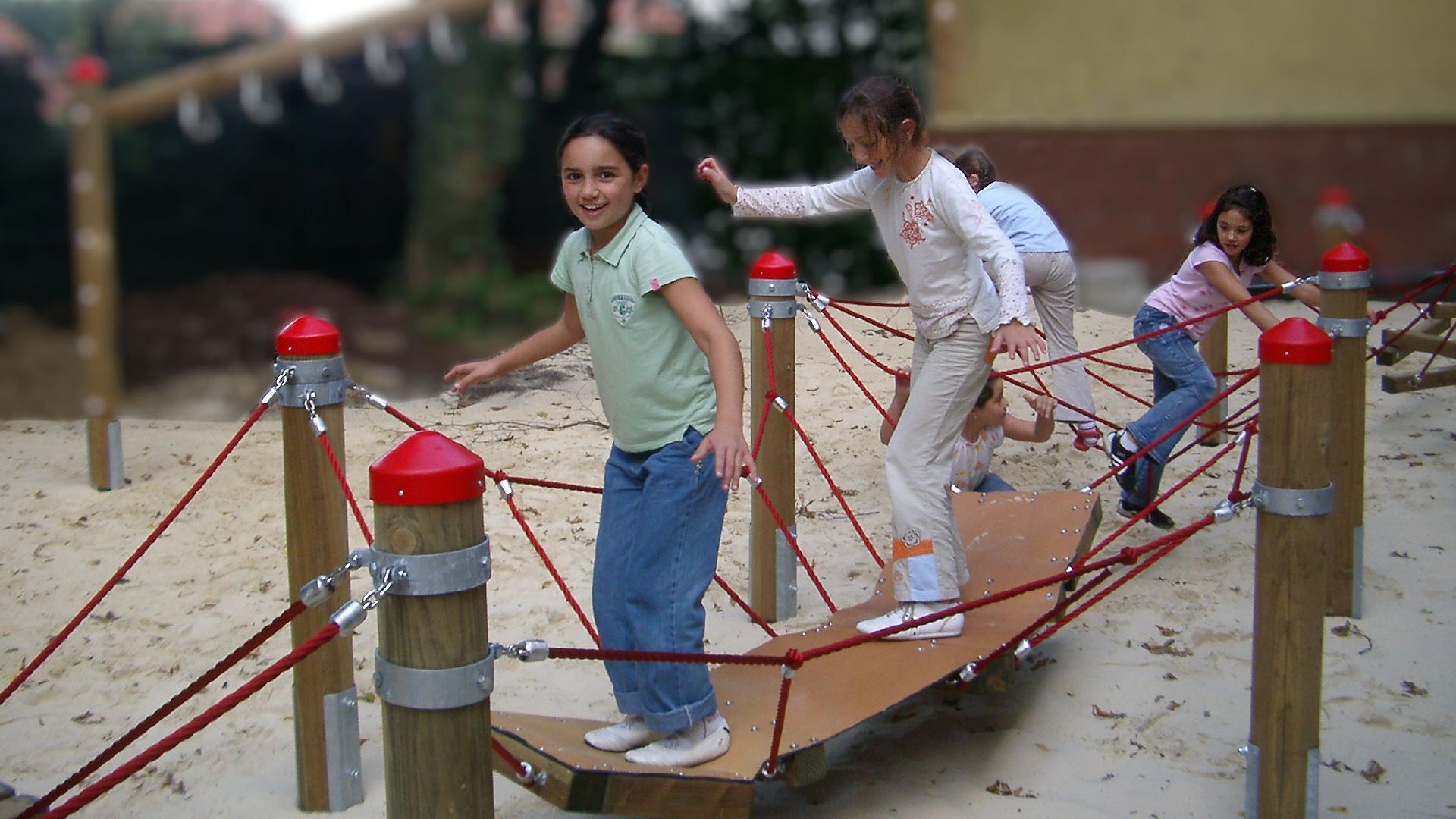 Motorik-Segmente Schule Ahlen - der fliegende Teppich - Außenspielanlage für den Schulhof 