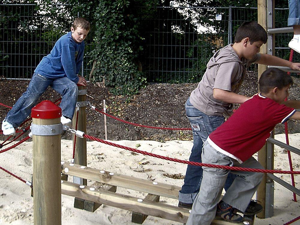 Motorik-Segment Artistenbrücke - Außenspielanlage für den Schulhof und Spielplatz