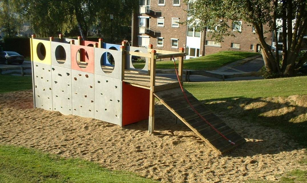 Klettermaximus - Kletter-Spielgerät - Das bunte Kletter-Spielgerät bietet Kindern vielseitigen Kletterspaß, fördert das Gleichgewicht und lädt zum Entdecken, Spielen und Toben ein. Klettermaximus - Kletter-Spielgerät - Außenspielgerät zum Klettern