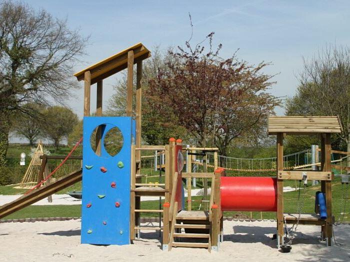 Kletterspiellandschaft - Außenspielgerät zum Klettern, Rutschen, Hangeln