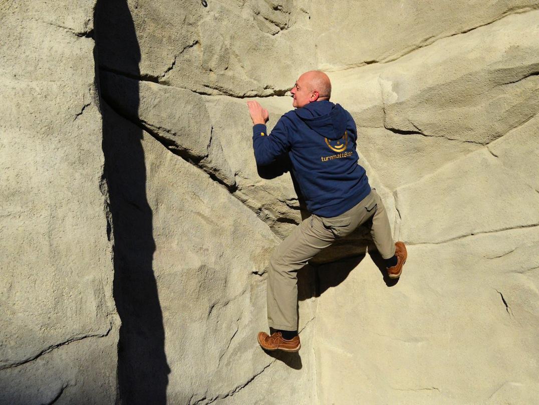 Kunst- Kletterfelsen - Kletterer - Kunstfelsen aus Beton in Natur-Optik können echte Felsen nachbilden. Sie sind als Kletterfelsen geeignet und zudem ein optisches Highlight. Kunst- Kletterfelsen - Kletterer