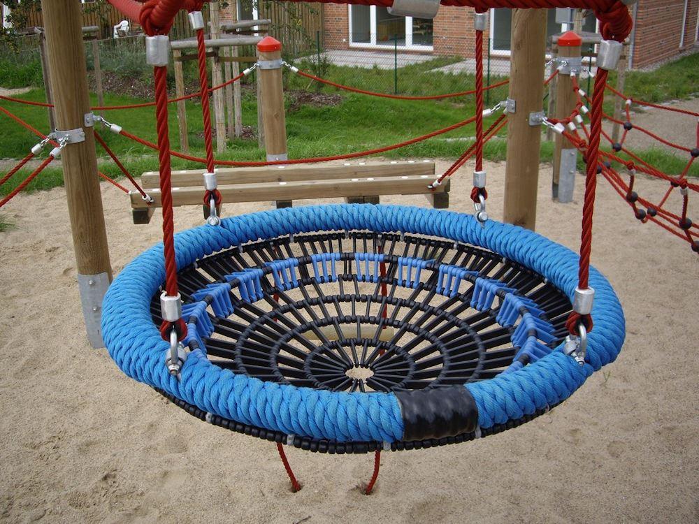 Motorik-Segment Korbschaukel - Außenspielanlage für den Schulhof und Spielplatz