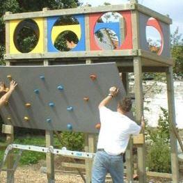 Kletterwand Montage - 6 - Da es sich beim Bau einer Kletterwand oder eines Kletterturms um eine echte Investition handelt, sollte an Zeit und Überlegung nicht gespart werden. Kletterwand Montage - 6