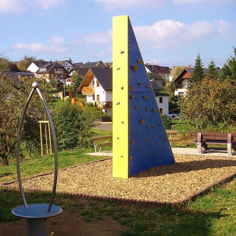 Kletterturm - Klettermaximus - auf Spielplatz