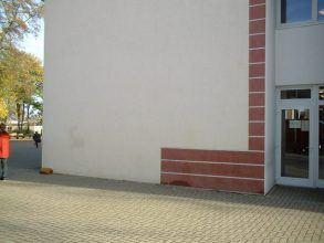 Kletterwand vorher ... - Kletterwände werden von Kindern in Kindergärten, Schulen und auf öffentlichen Spielplätzen mit großer Hingabe und Leidenschaft beklettert. Kletterwand vorher ...