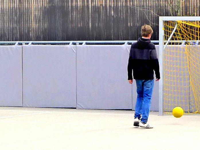 Sonderanfertigung Prallschutzmatten - Schallschutzmatten - Oftmals werden Individuelle Lösungen in Form und Abmessungen bei Turnmatten und Polstern benötigt. Hier helfen Sonderanfertigungen. Sonderanfertigung Prallschutzmatten - Schallschutzmatten