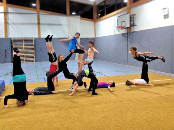 Bodenturnfläche - Bodenturnmatten - gefertigt in Sandwich-Bauweise - ermöglichen saubere Bodenturnübung für Groß und Klein. Bodenturnfläche