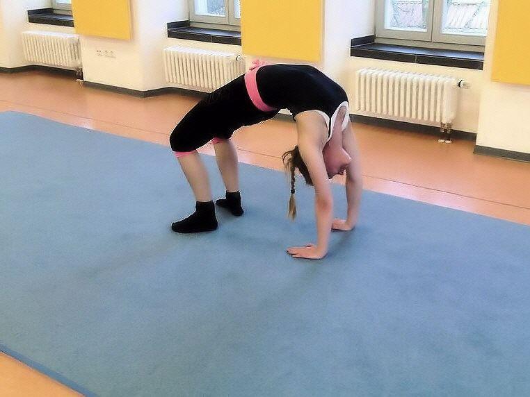 Bodenturnmatte - Bodenturnmatten - gefertigt in Sandwich-Bauweise - ermöglichen saubere Bodenturnübung für Groß und Klein. Bodenturnmatte