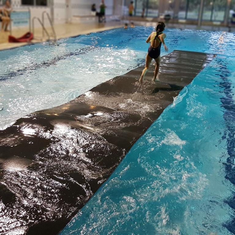 Wasserlaufmatte im Freizeitbad