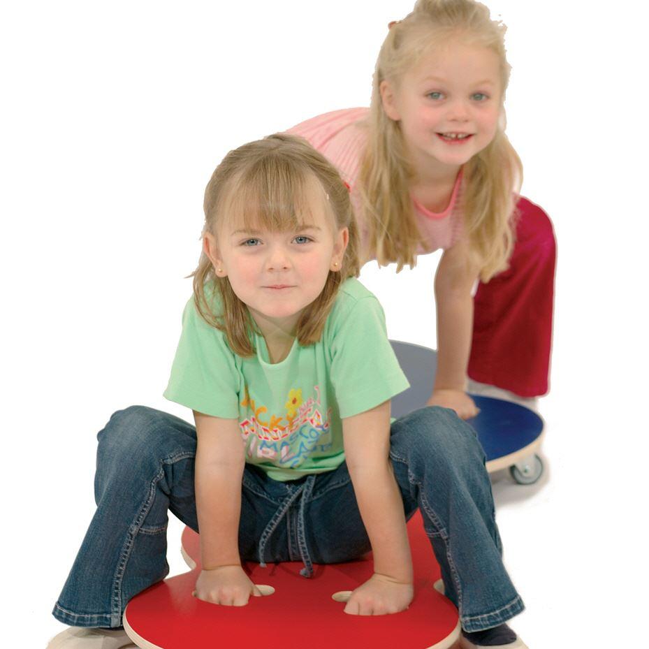 Rollbrett-Übungen - Beim "Rollen, Rutschen, Fahren" mit dem Rollbrett sammeln die Kinder viele Bewegungs- und Wahrnehmungserfahrungen.  Rollbrett-Übungen